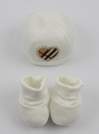 Hat and cotton shoes Scottish heart image. Colour creamy white, one size