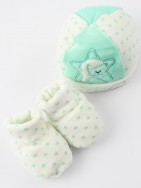 Hat and chenille shoes image bear and star. Colour green, one size
