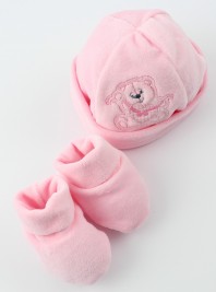 Hat and shoes image bear heart and bow. Colour pink, one size