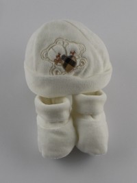 Image hat and chenille shoes hug. Colour creamy white, one size