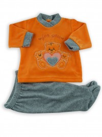 Picture baby footie outfit in chenille for you. Colour orange, size 3-6 months