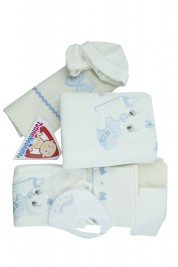 Newborn baby dresser 8 pieces. Colour light blue, one size