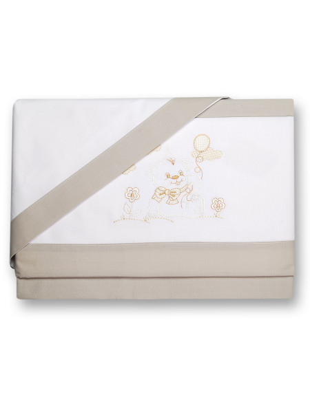 Baby sheet and pillowcase baby bear on the lawn. Colour turtledove, one size Turtledove One size