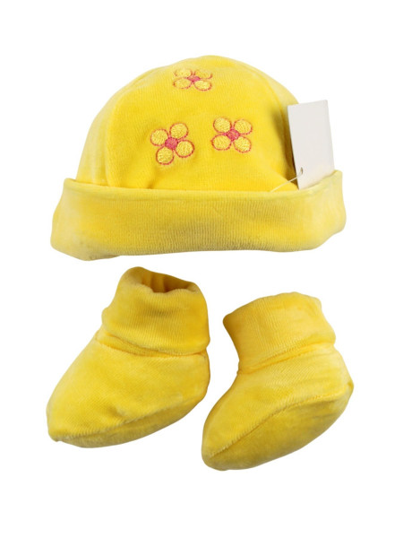 hat and baby shoes, in chenille. three little flowers.. Colour yellow, one size Yellow One size