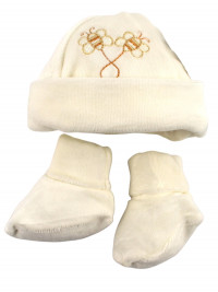 baby hat and baby shoes, in chenille. unisex.. Colour creamy white, one size