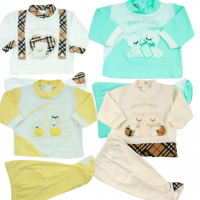 pack wow four unisex outfits. Colour creamy white, size 0-1 month