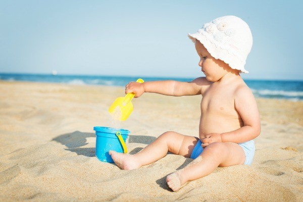 5 games to play at the beach with young children