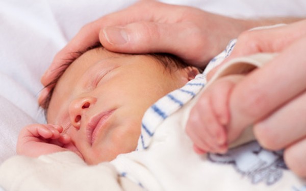 What is the skin like of a newborn baby? Everything you need to know What is the skin like of a newborn baby?