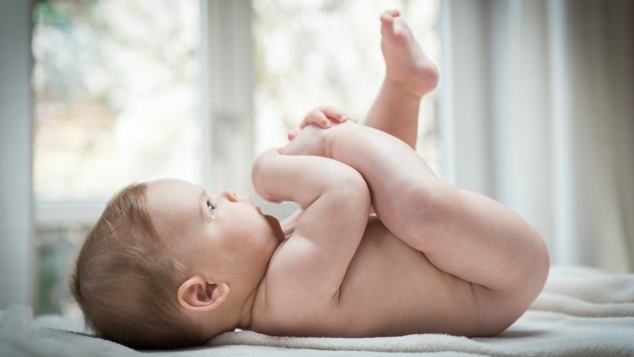 How's the baby's skin supposed to be? Pink and silky like a peach How's the baby's skin supposed to be?