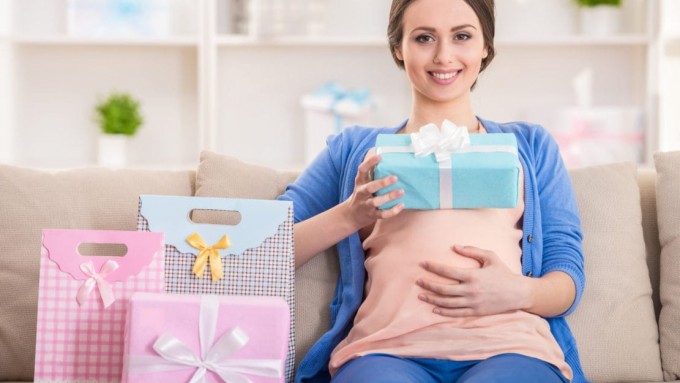 Why is it important for Dad to give a gift to his new mother after the happy event?
Why is it important that Daddy give a gift to his new mother?