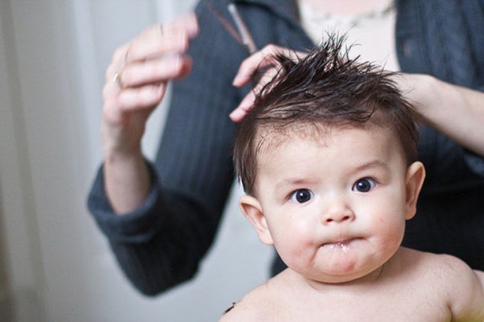 Babies' hair is not the same as adults' hair.
The newborn baby's hair is not the same as the adults'.